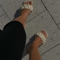 CLOTHING Billini Salida Heel