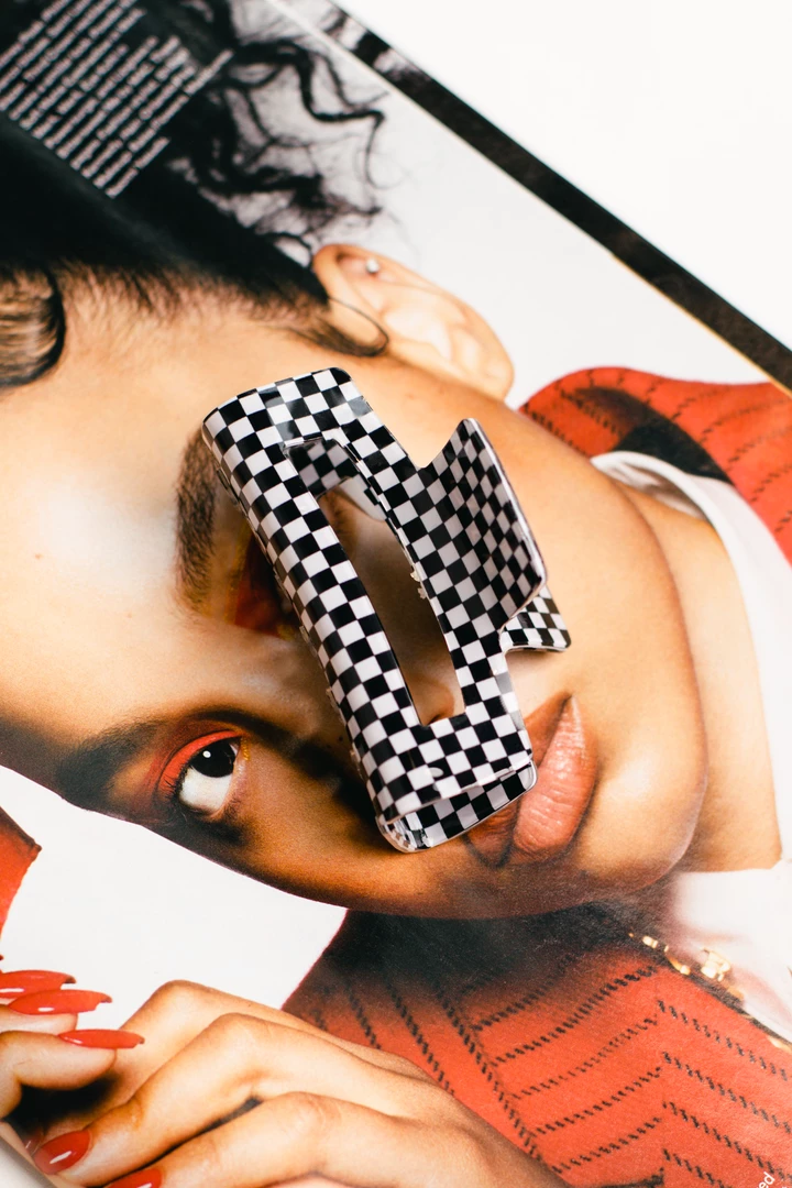 Wall To Wall ACCESSORIES Metro Gingham Claw Clip 2 Wall To Wall ACCESSORIES Metro Gingham Claw Clip