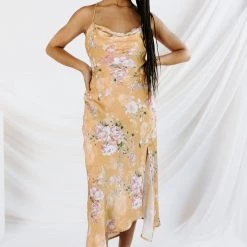 WEDDING CAPSULE ASTR Gaia Dress