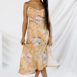 WEDDING CAPSULE ASTR Gaia Dress